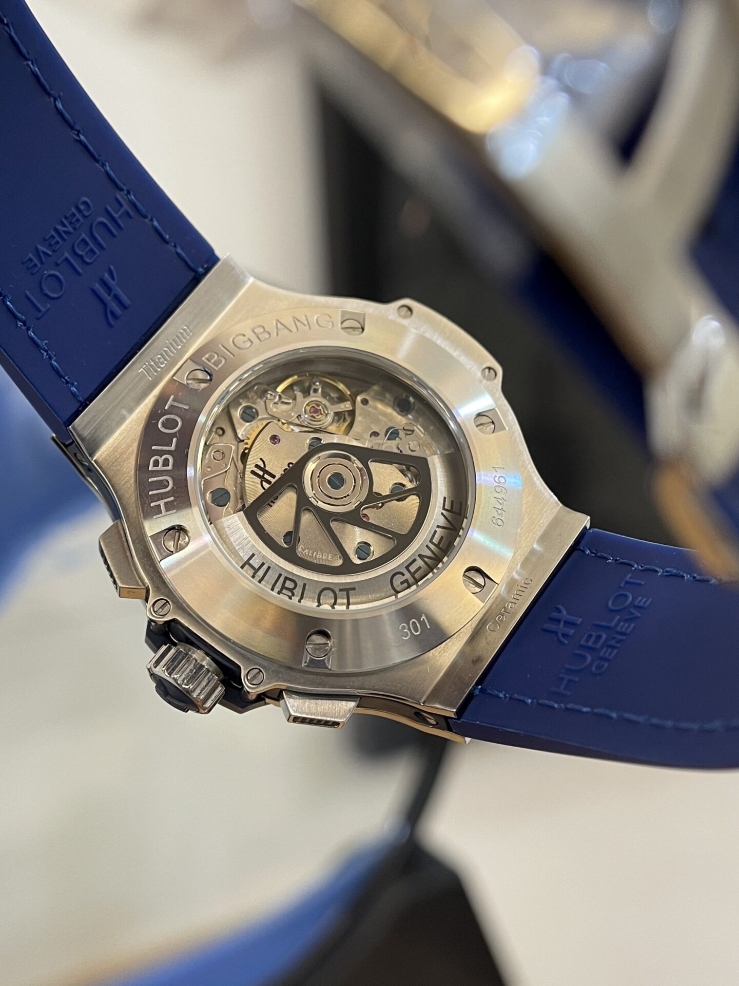 Hublot Big Bang Men s Replica Watch Blue With Diamond Bezel 44mm