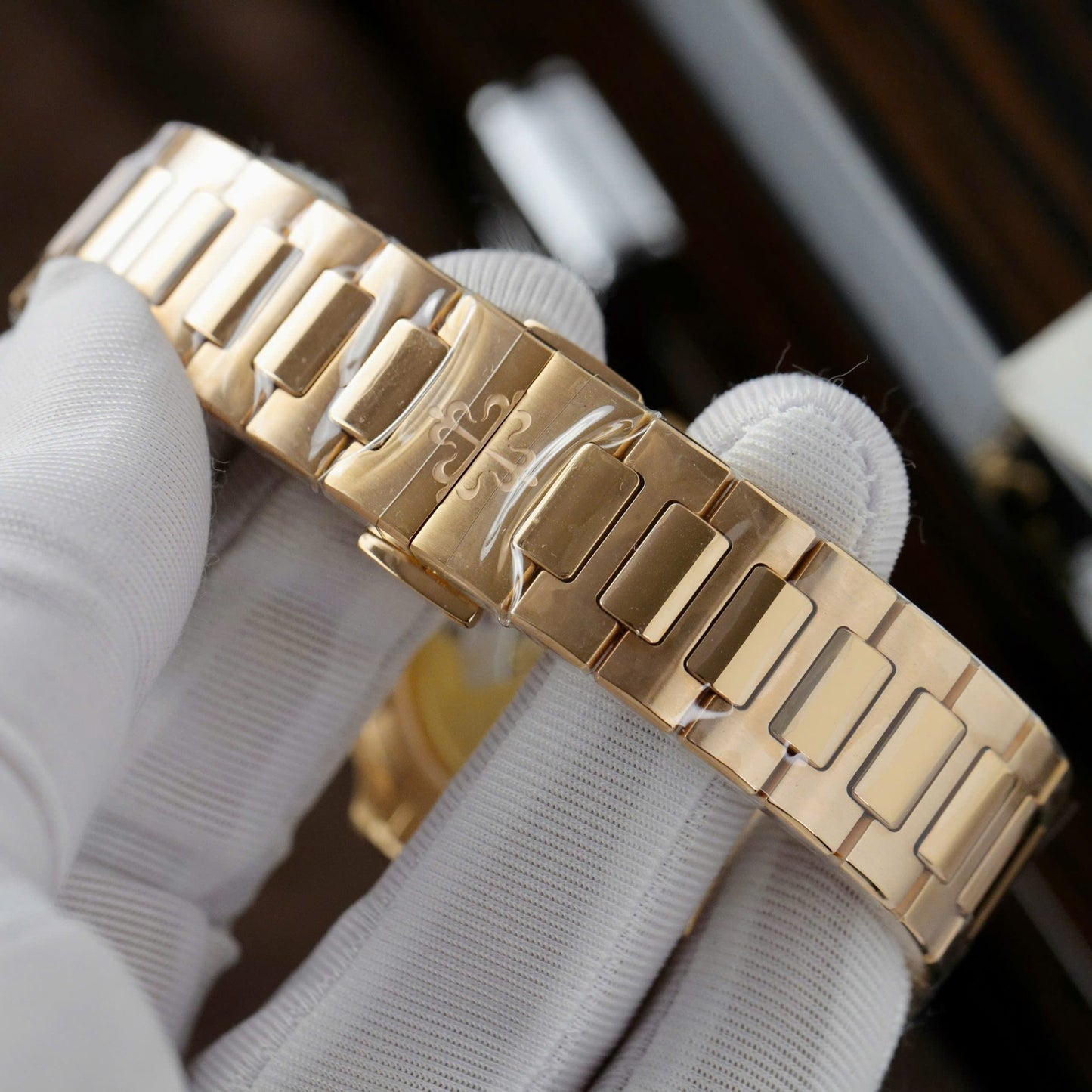 Patek Philippe Best Copies Watch Nautilus 7118-1300R 18K Gold Wrapped 35.2mm