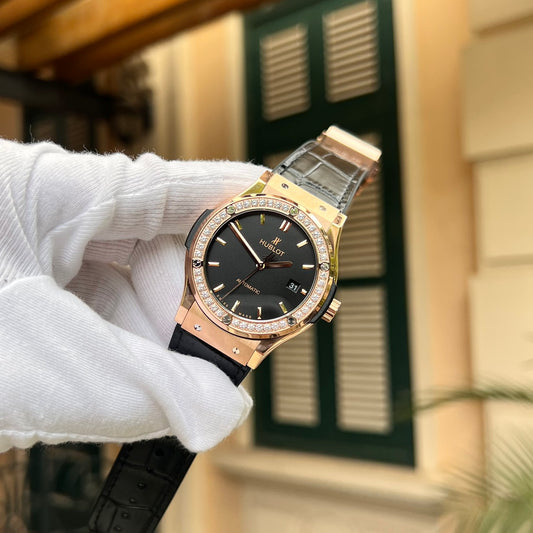 Hublot Replica Watch Classic Fusion King Gold Black Dial With Diamond Bezel 42mm
