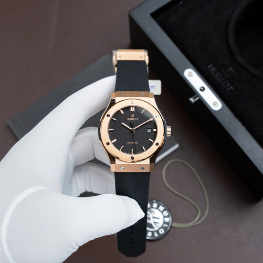Hublot Classic Fusion King Gold Black Dial Copies Watches Movement SW300 Rubber Strap 42mm