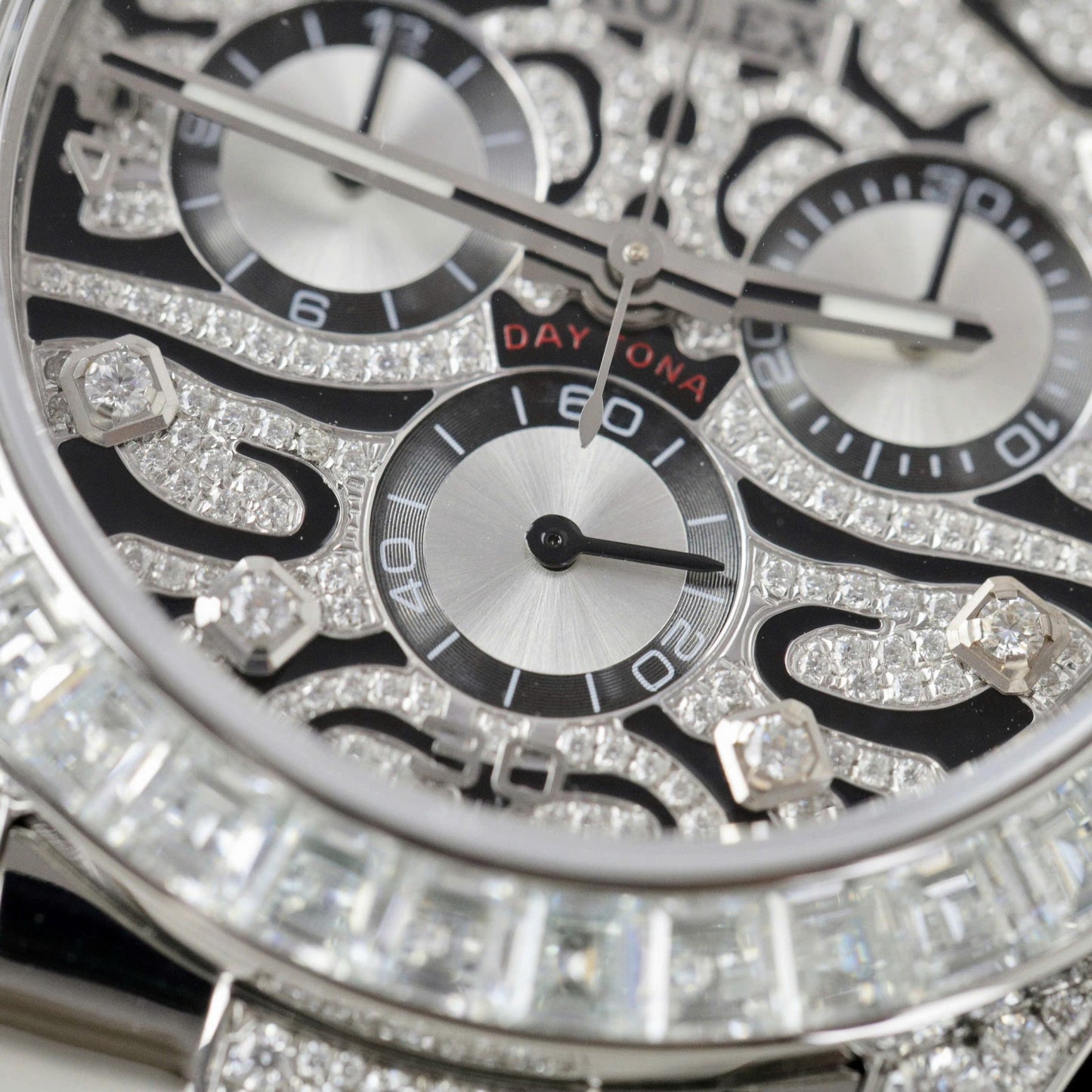 Rolex Daytona Eye Of The Tiger Replica Watch Diamonds Moissanite Hong Kong 40mm