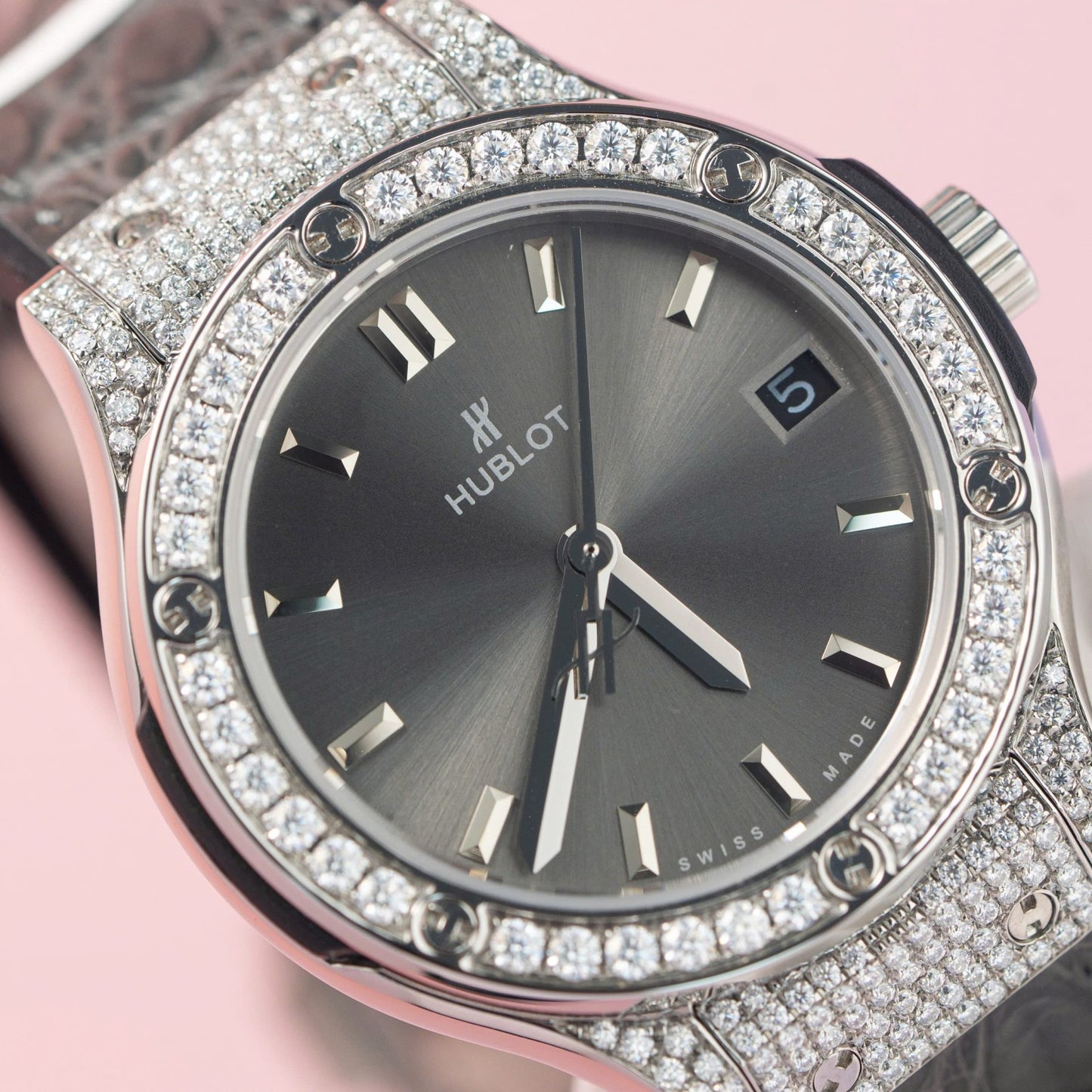 Hublot Classic Fusion Replica Watch Moissanite Diamond Hong Kong Gray Dial 33mm
