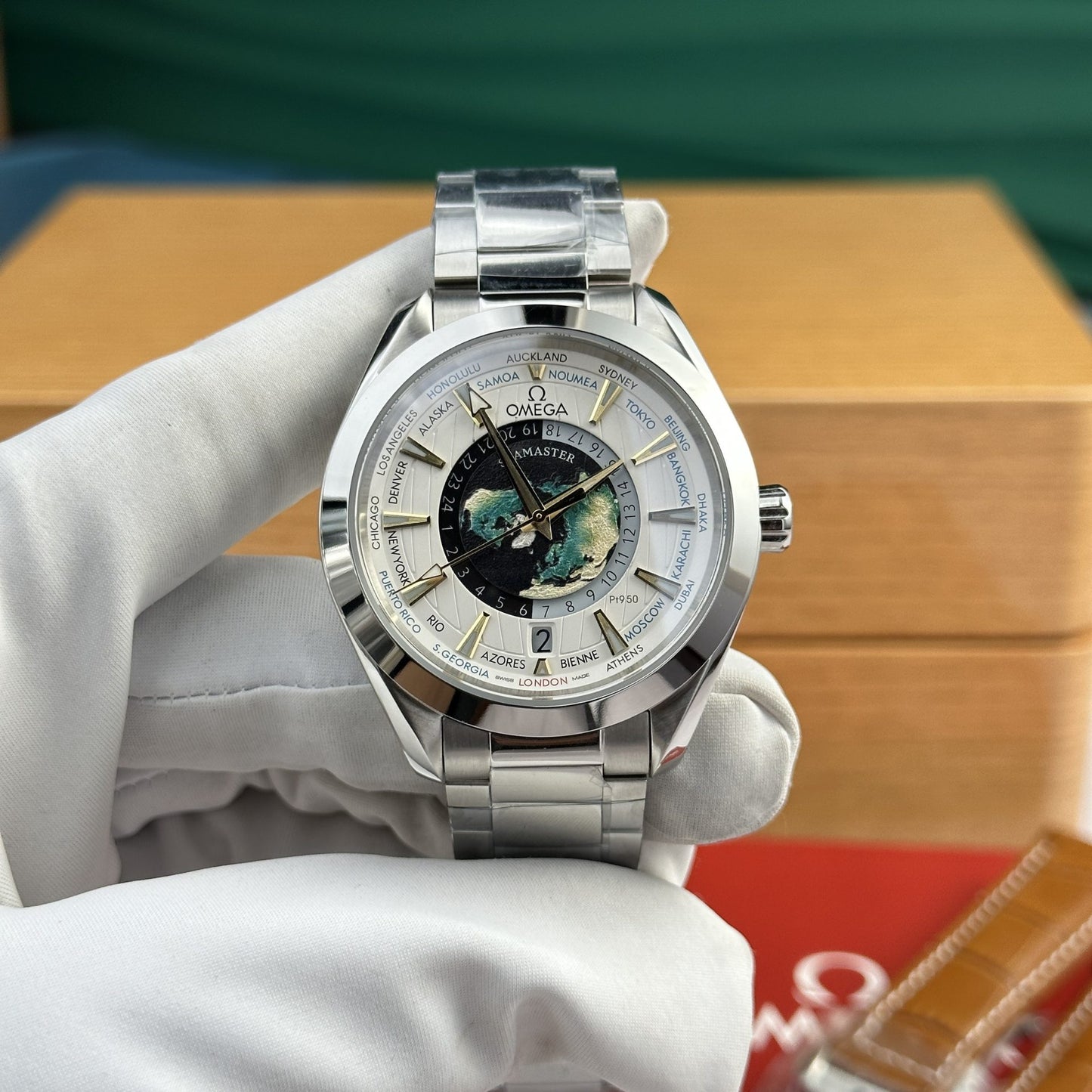 Omega Replica Watches Aqua Terra Worldtimer Metal Wire 43mm