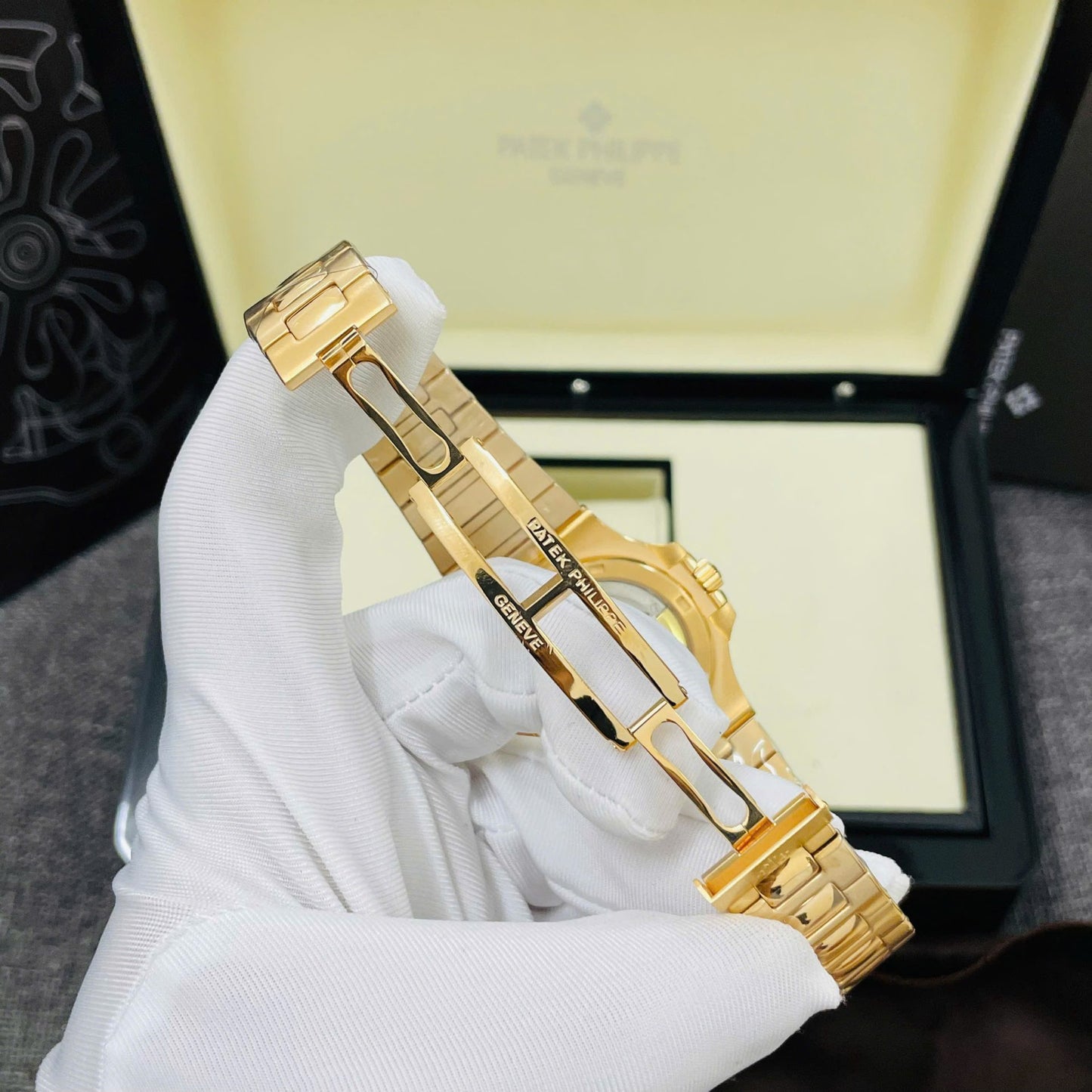 Patek Philippe Nautilus 5723 Copies Watch 18K Gold Wrapped + Synthetic Ruby 40mm