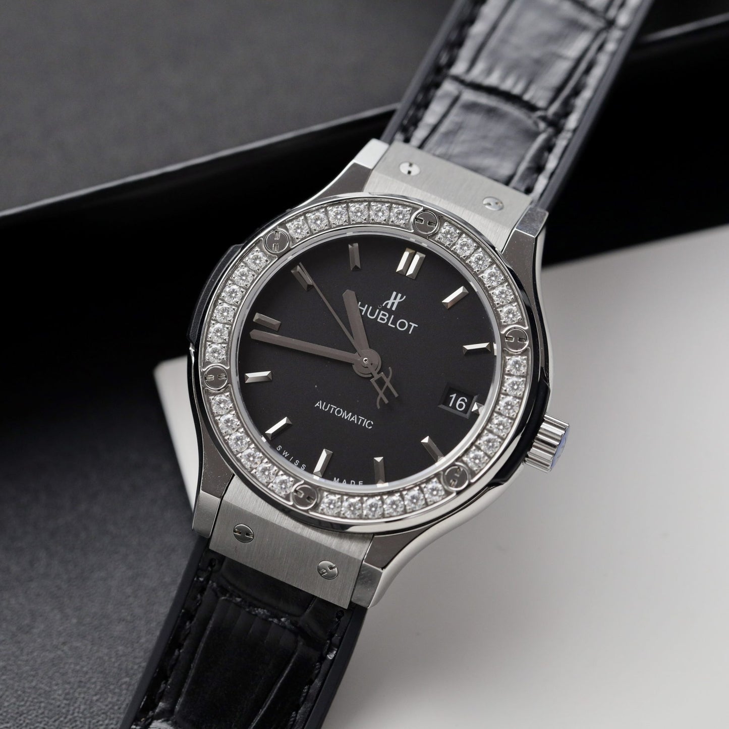 Hublot Replica 1:1 Watch Classic Fusion Black Moissanite Diamonds Factory HB 42mm