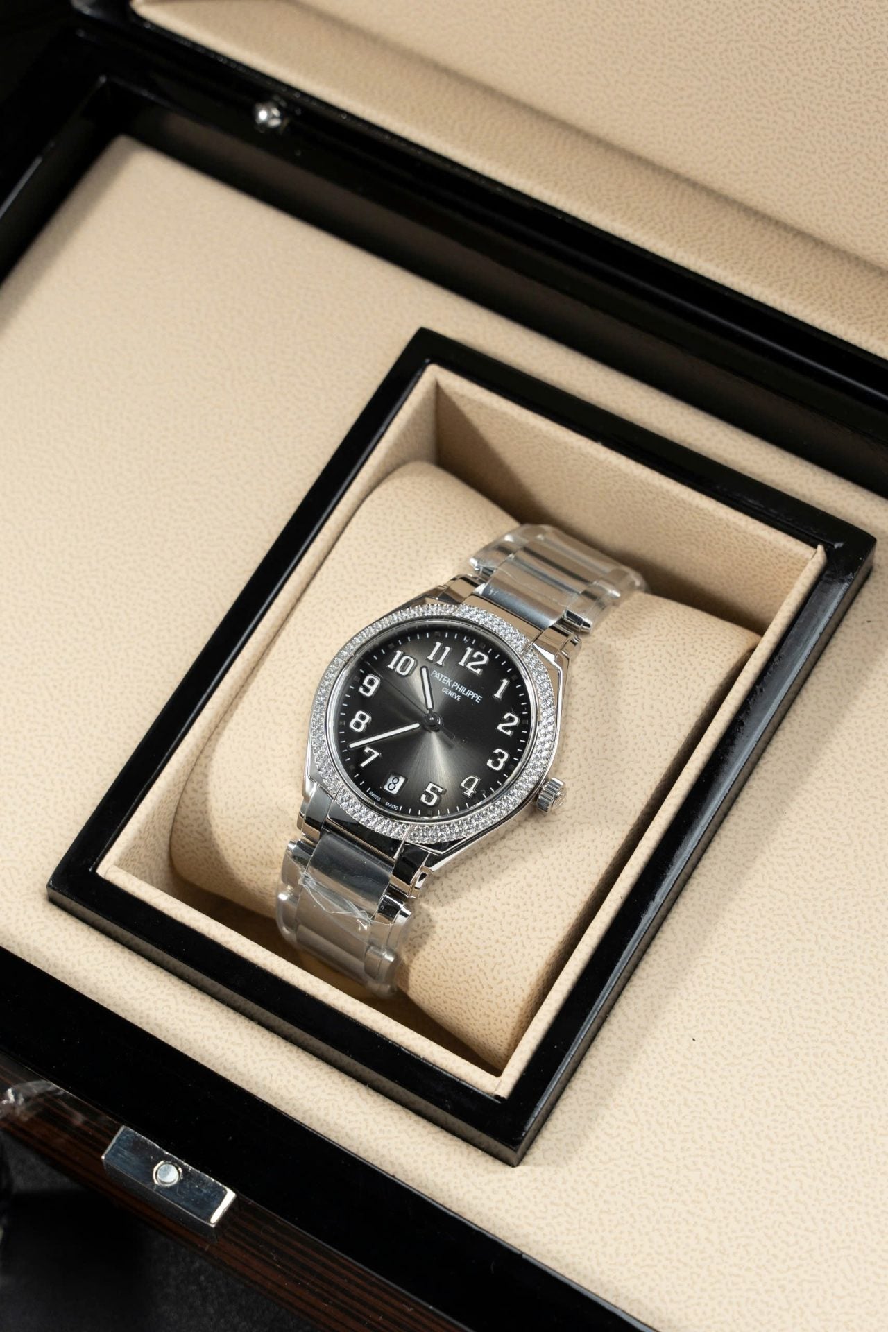 Patek Philippe Replica Watches Twenty 4 7300 Gray Dial Metal Wire 36mm