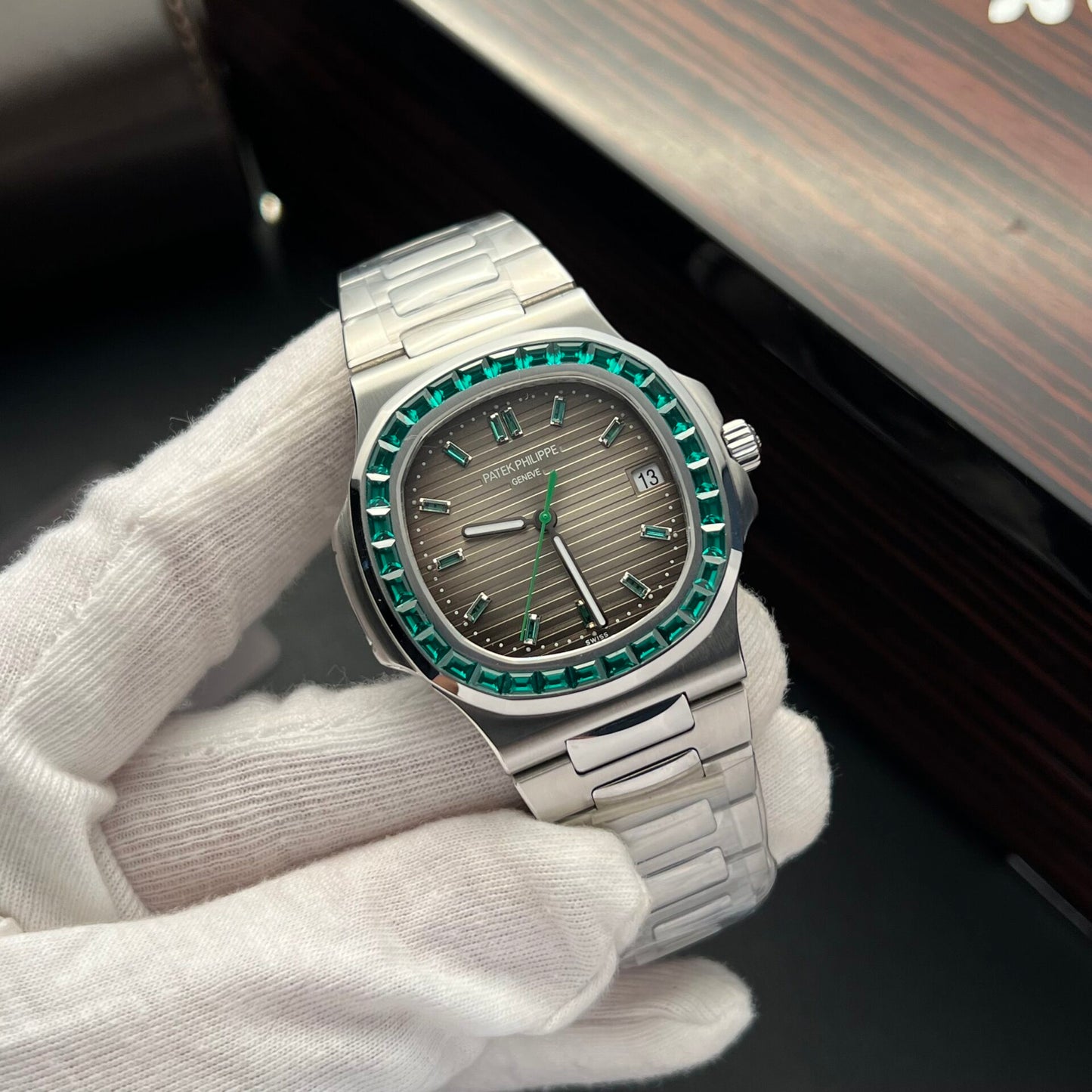 Patek Philippe Replica Watch Nautilus 5723 Gray Dial Metal Wire 40mm