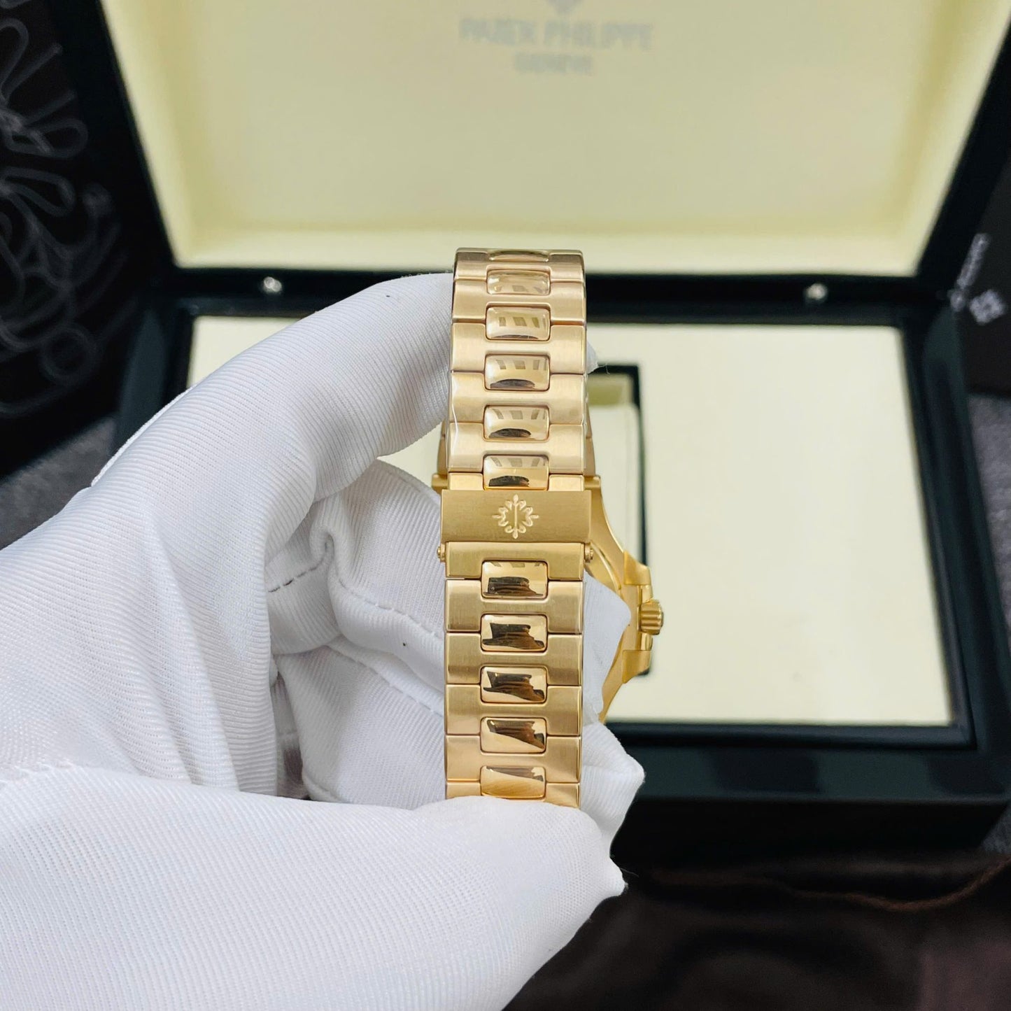 Patek Philippe Nautilus 5723 Copies Watch 18K Gold Wrapped + Synthetic Ruby 40mm