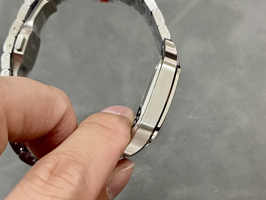 Fake Cartier watch Santos medium model Manufacture mechanical movement Steel Silver Dial WSSA0029 AF(1:1 replica)