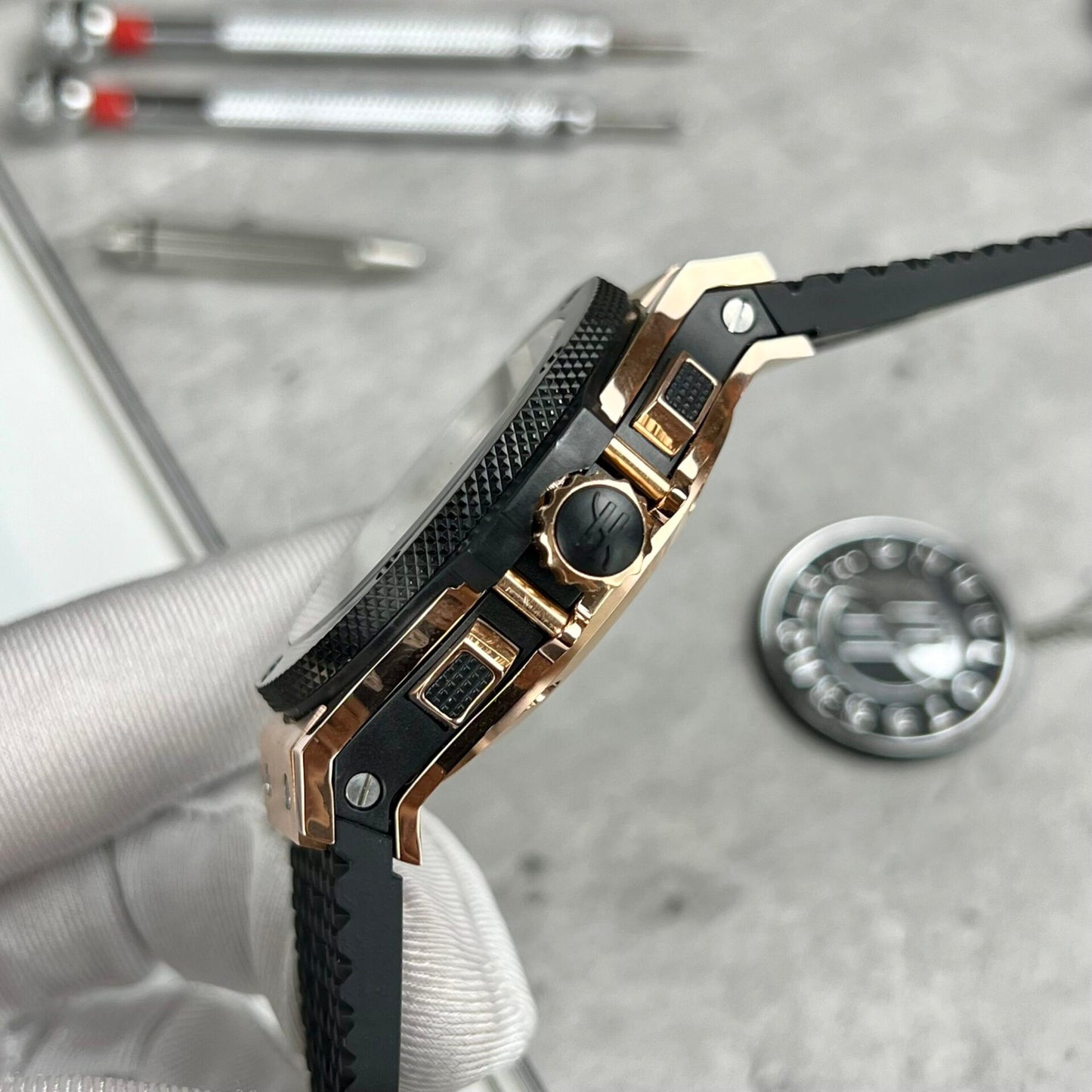 Hublot Fake Watch Big Bang King Gold Black Dial Rubber Strap 44mm