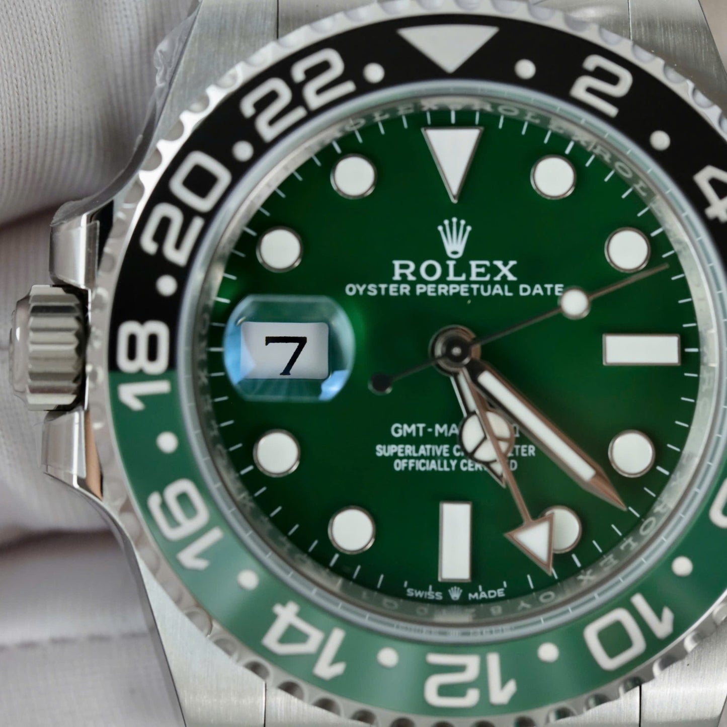 Rolex GMT-Master II 126729VTNR Replica Watch Green Dial Oyster Strap 40mm