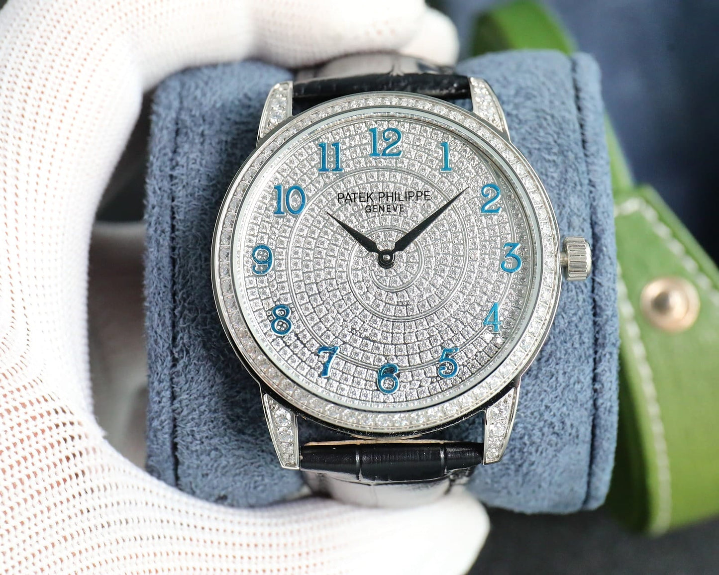 Fake Diamond Watch Patek Philippe Replica Calatrava Diamond Ribbon Joaillerie White Gold Diamond Dial 4978/400G-001 Quartz(1:1 replica)