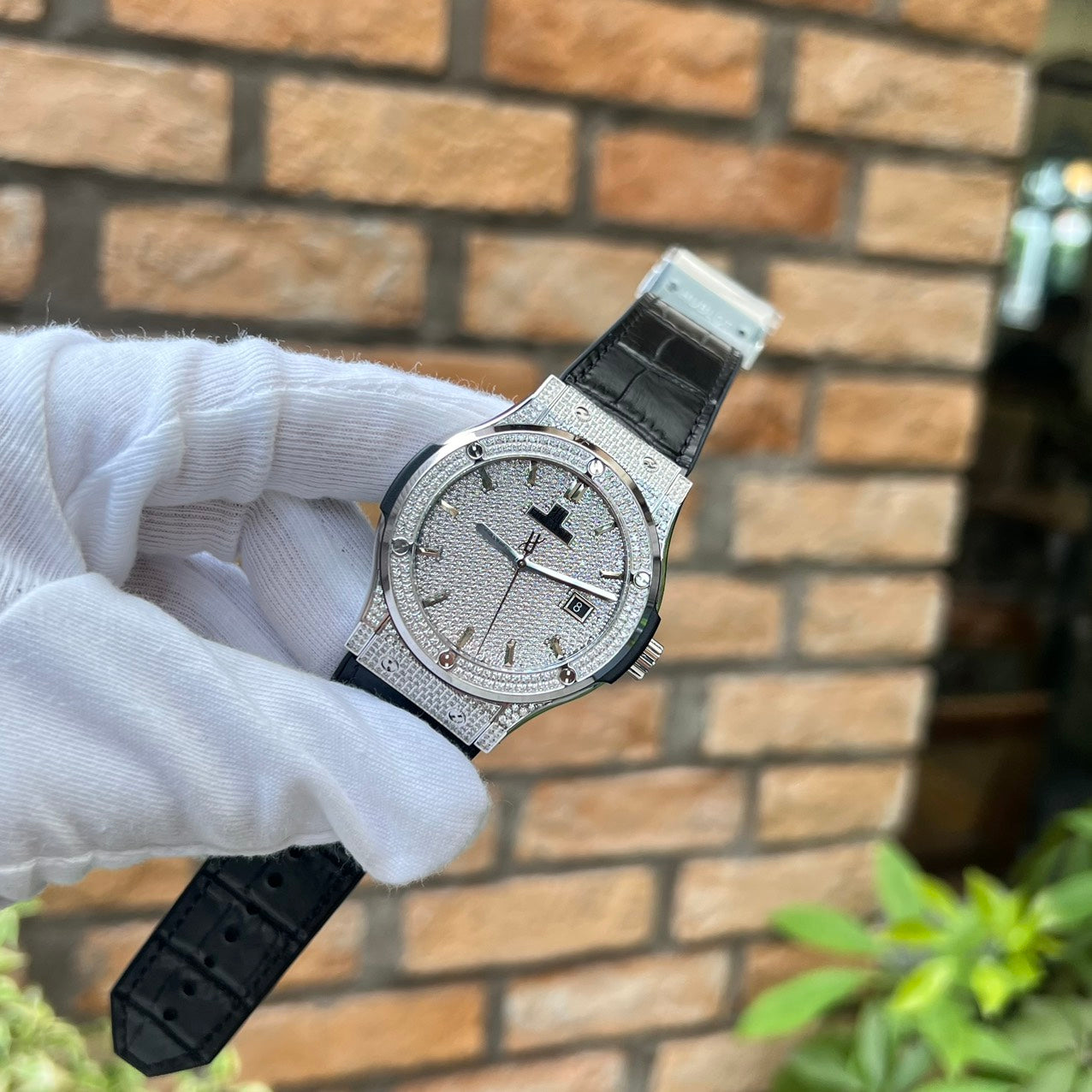 Hublot Replica 1:1 Watch Classic Fusion Titanium With Full Diamond 42mm