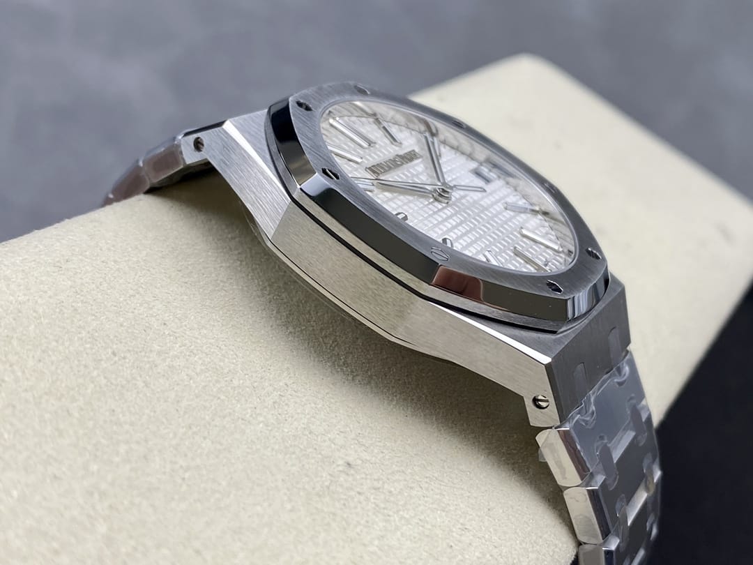Audemars Piguet replica watch Royal Oak Selfwinding ¡°50th Anniversary¡± 41mm Stainless Steel Silver Dial 15510ST.OO.1320ST.03-ZF(1:1 replica)