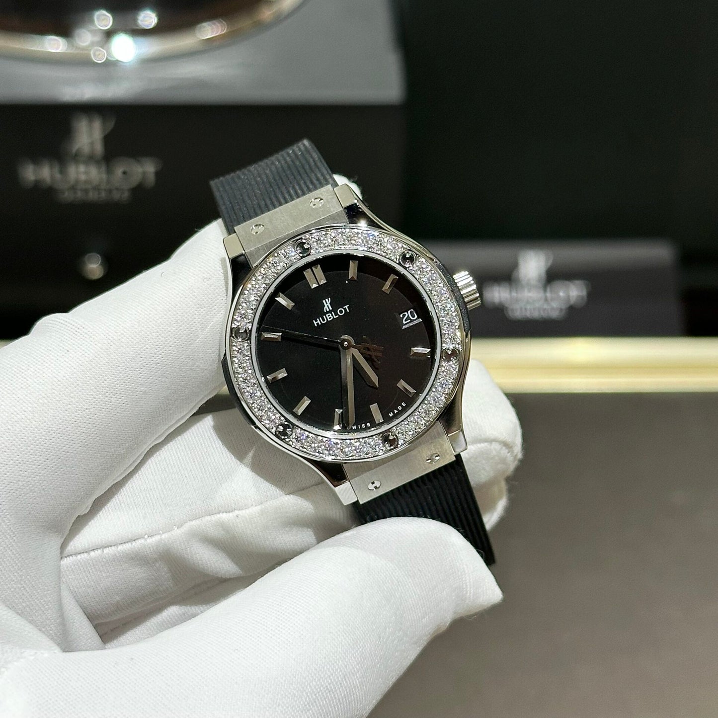 Hublot Classic Fusion Replica Watch With Moissanite Diamond Rubber Strap HB Factory 33mm