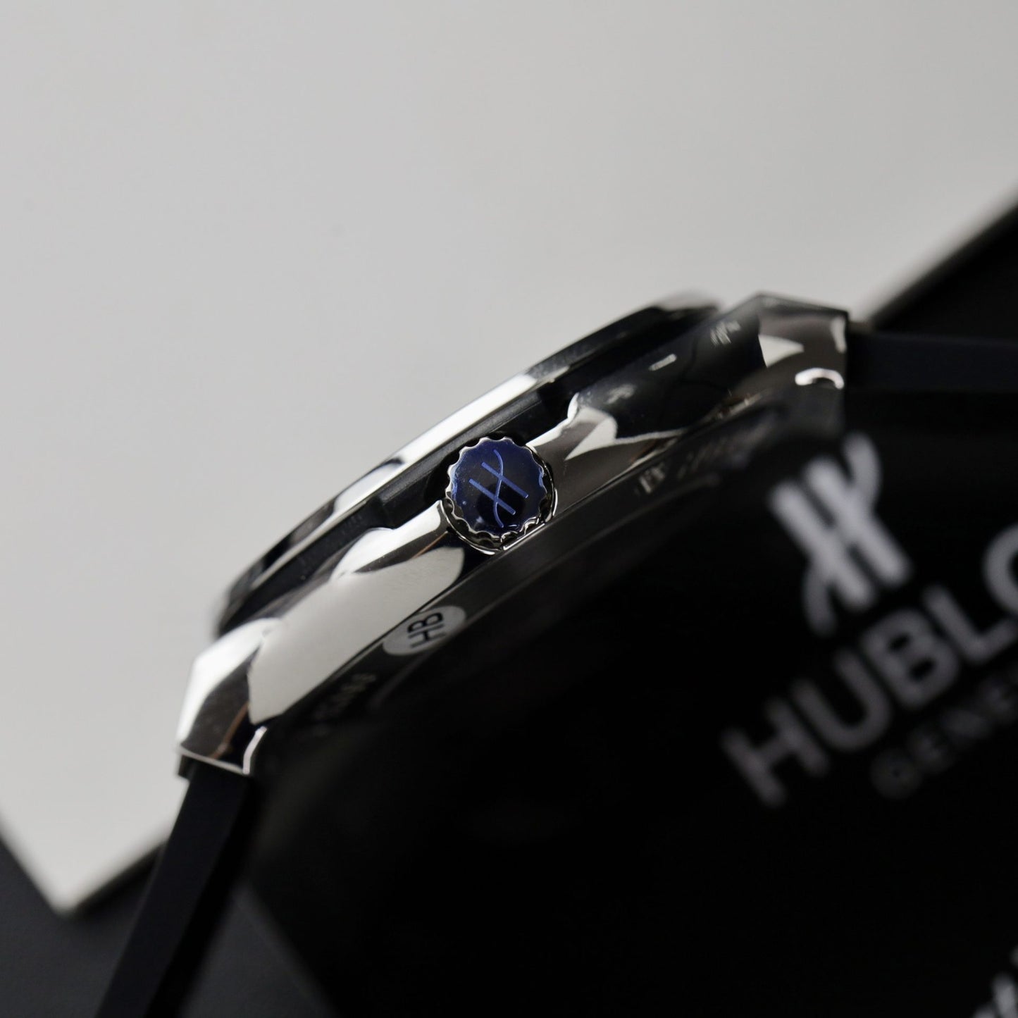 Hublot Replica 1:1 Watch Classic Fusion Black Moissanite Diamonds Factory HB 42mm