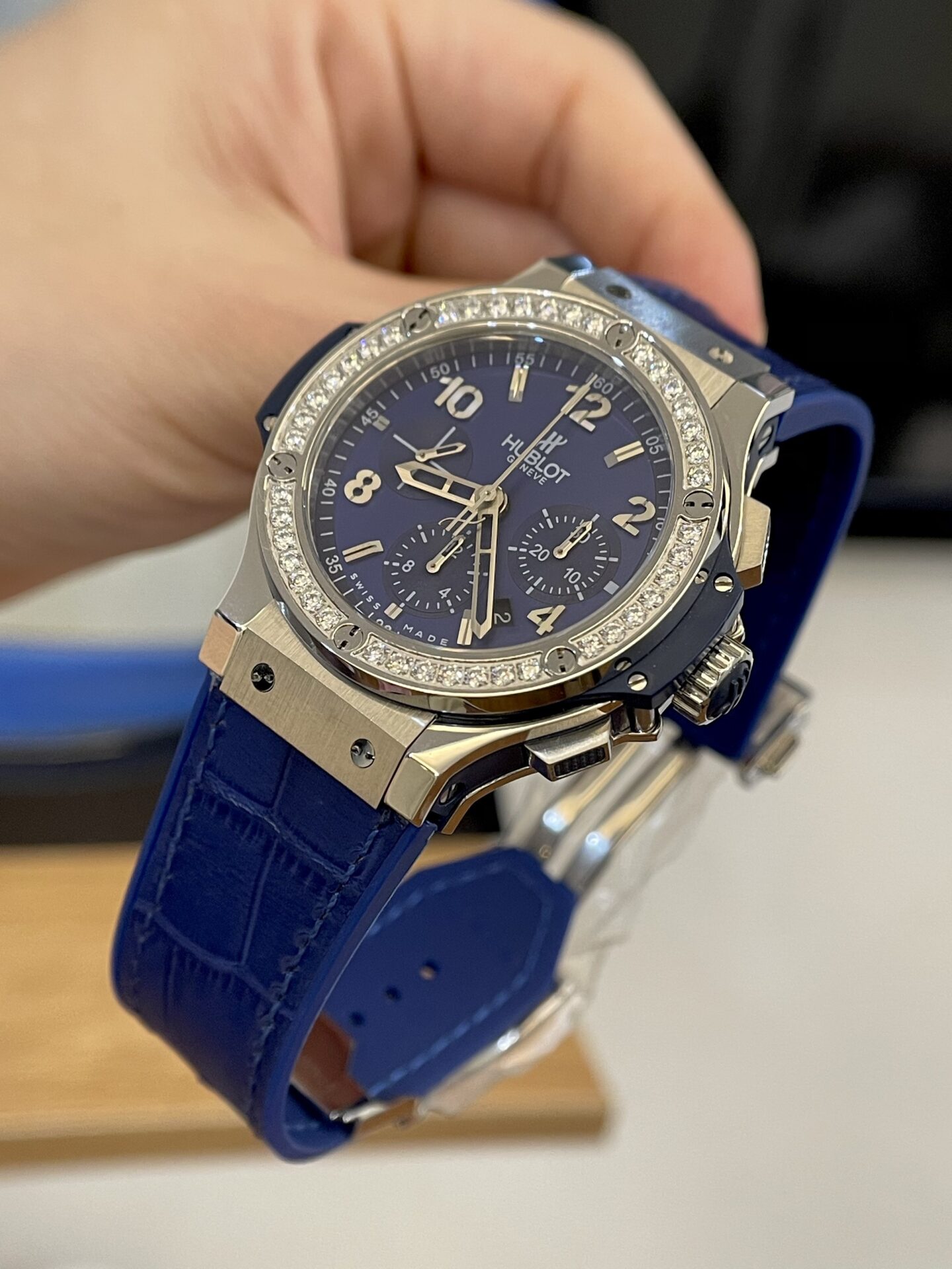 Hublot Big Bang Men s Replica Watch Blue With Diamond Bezel 44mm