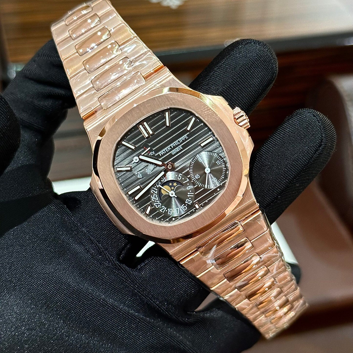 Patek Philippe Best Replica Watch Nautilus 5712R Gold Wrapped GR Factory 40mm