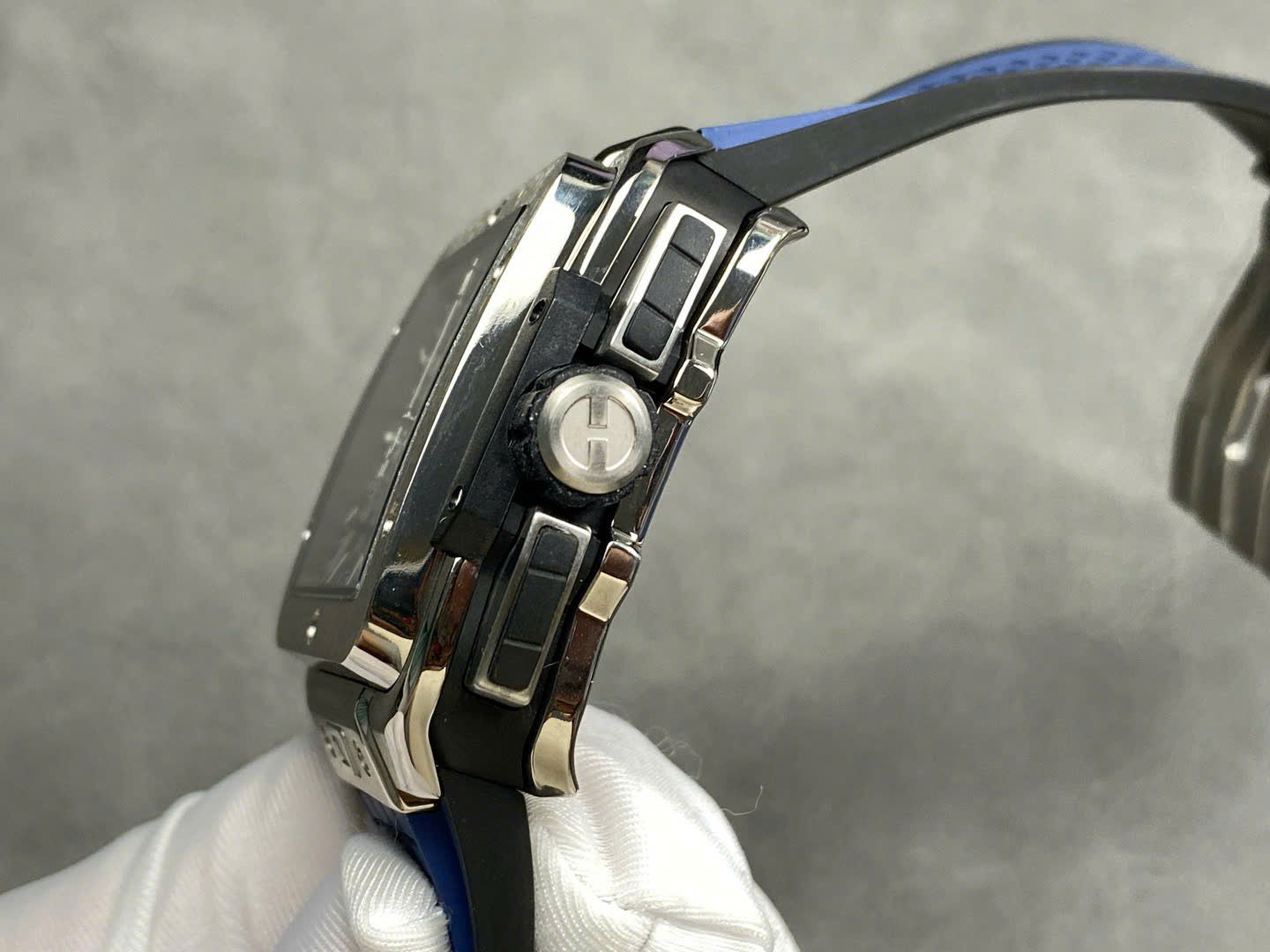 Hublo Square Bang Unico Titanium Replica Watches Blue Rubber Strap BBF Factory 42mm