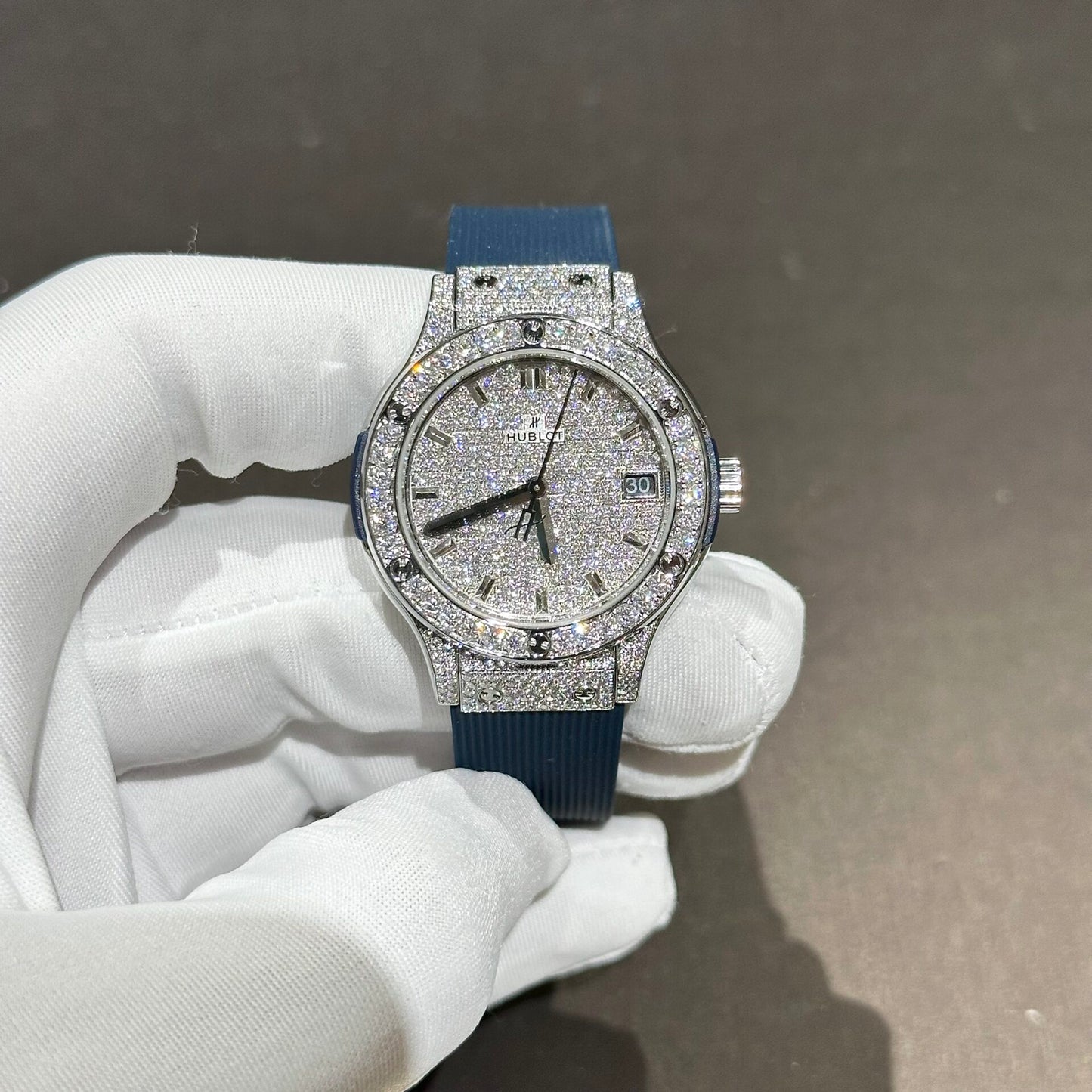 Hublot Classic Fusion Replica Watch Blue Rubber Strap Moissanite Diamond 33mm