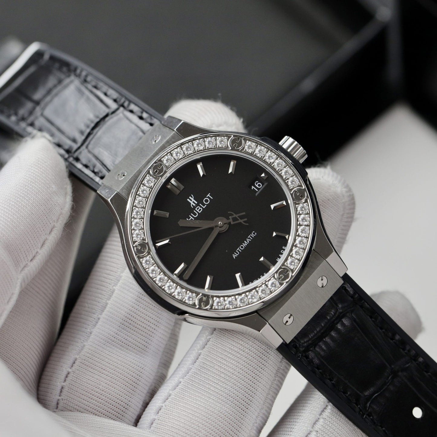 Hublot Replica 1:1 Watch Classic Fusion Black Moissanite Diamonds Factory HB 42mm