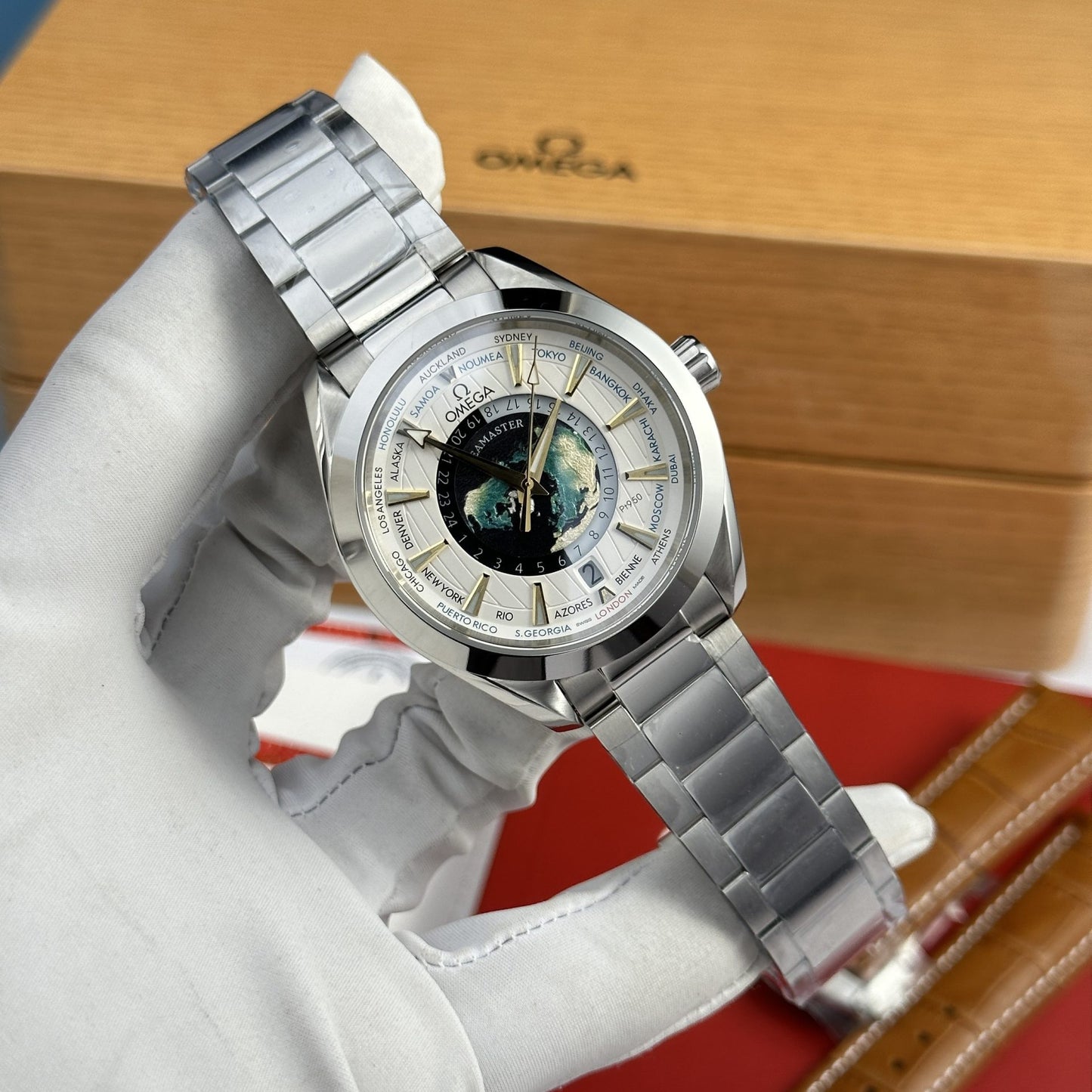 Omega Replica Watches Aqua Terra Worldtimer Metal Wire 43mm