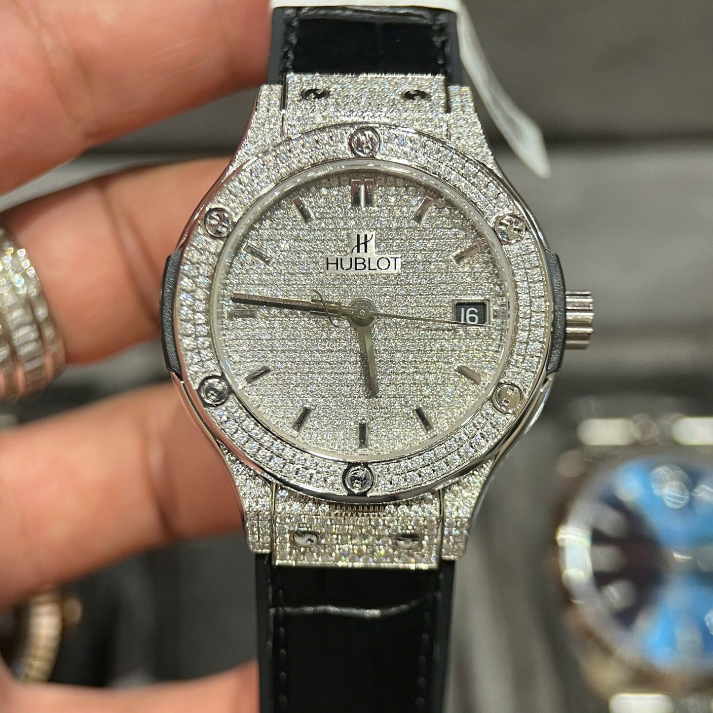 Hublot Classic Fusion Titanium Diamonds Pav¨¦ Full Moissanite Hong Kong Imitation Watches 38mm