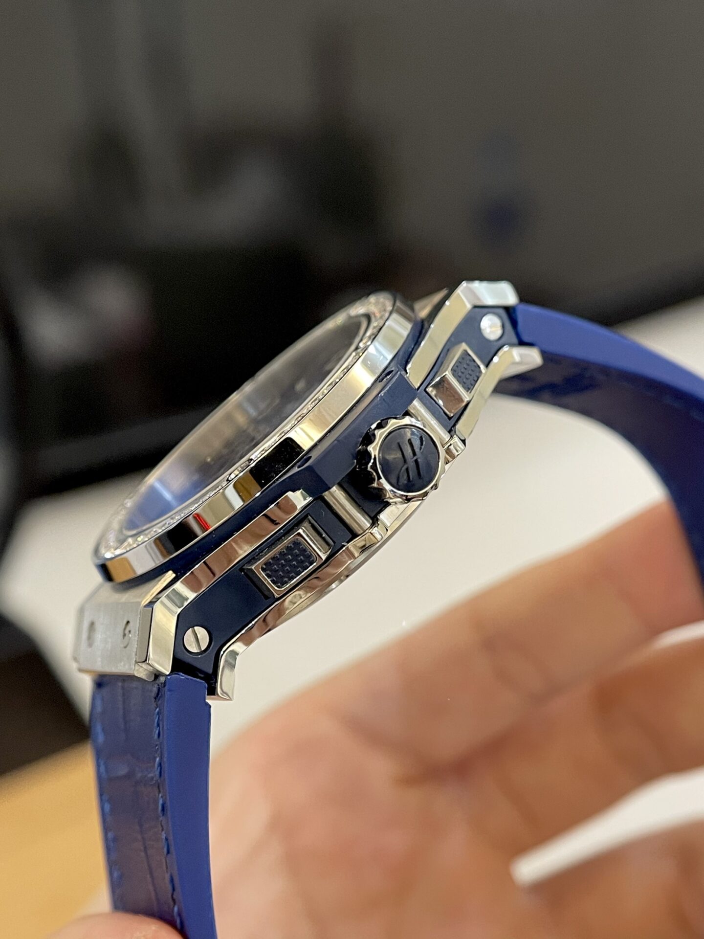 Hublot Big Bang Men s Replica Watch Blue With Diamond Bezel 44mm