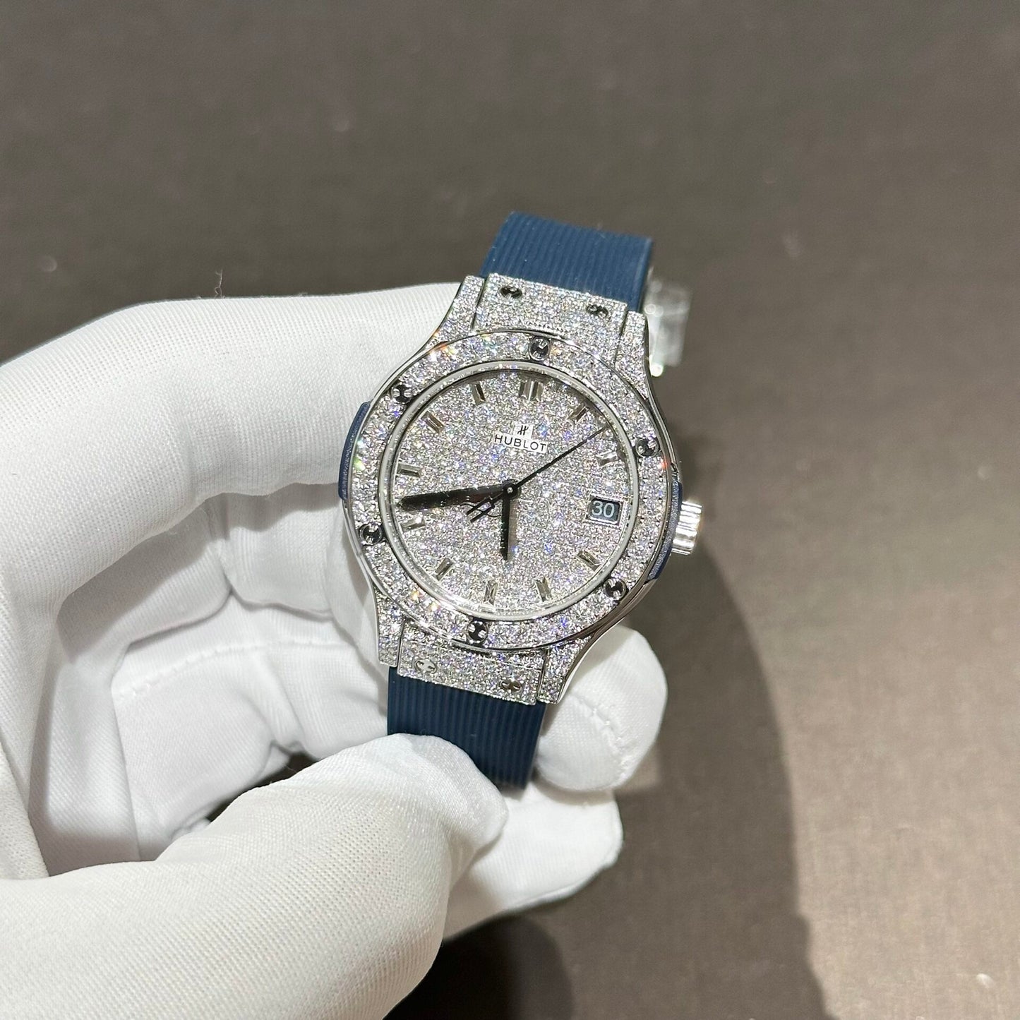 Hublot Classic Fusion Replica Watch Blue Rubber Strap Moissanite Diamond 33mm