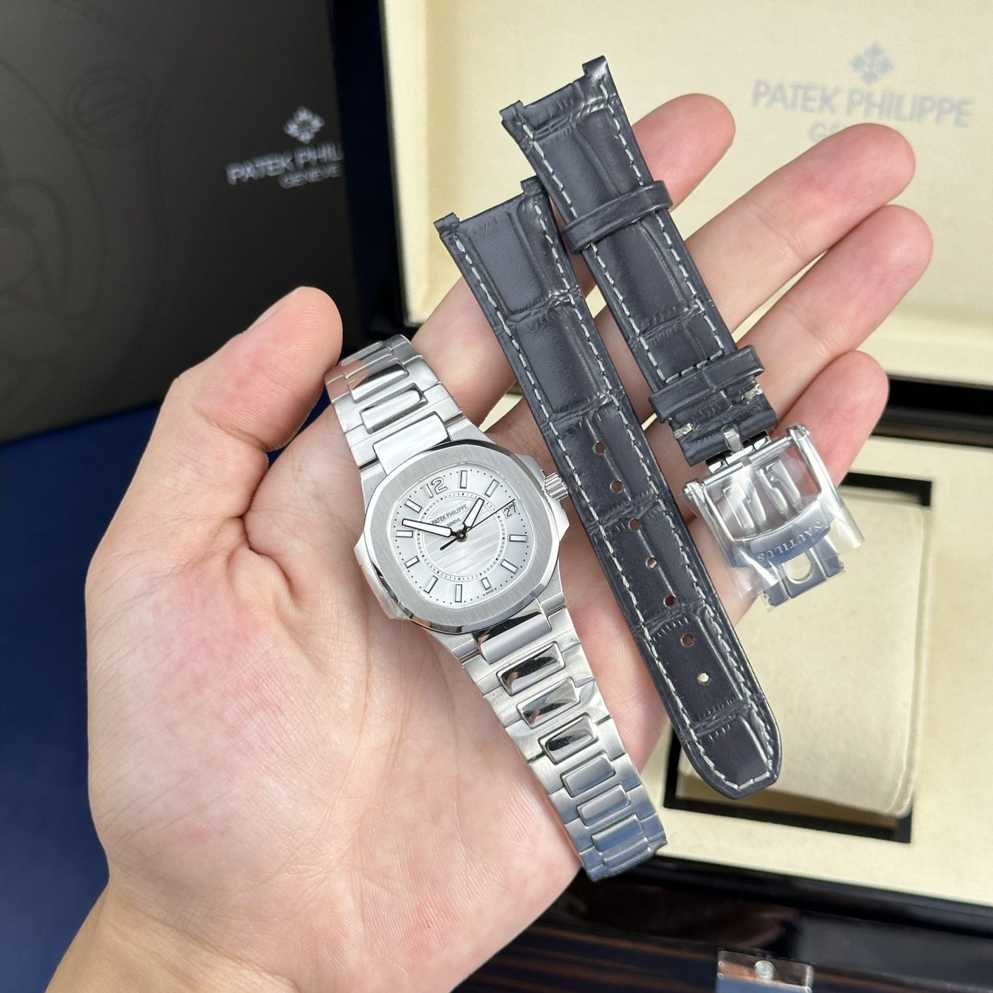 Patek Philippe Replica Watch Nautilus 7010 White Dial Metal Wire 32mm