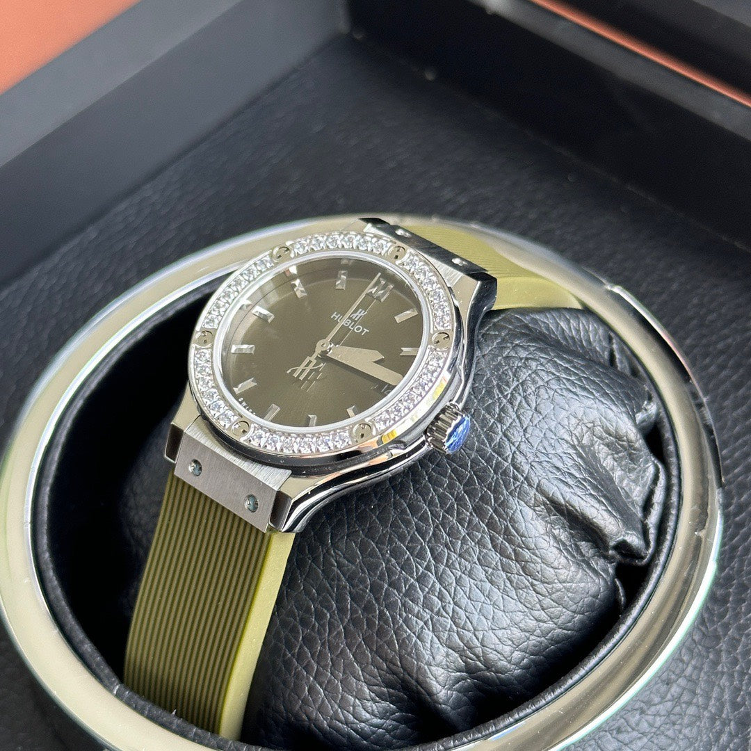 Hublot Replica 1:1 Watch Classic Fusion Women s Green With Diamond 33mm