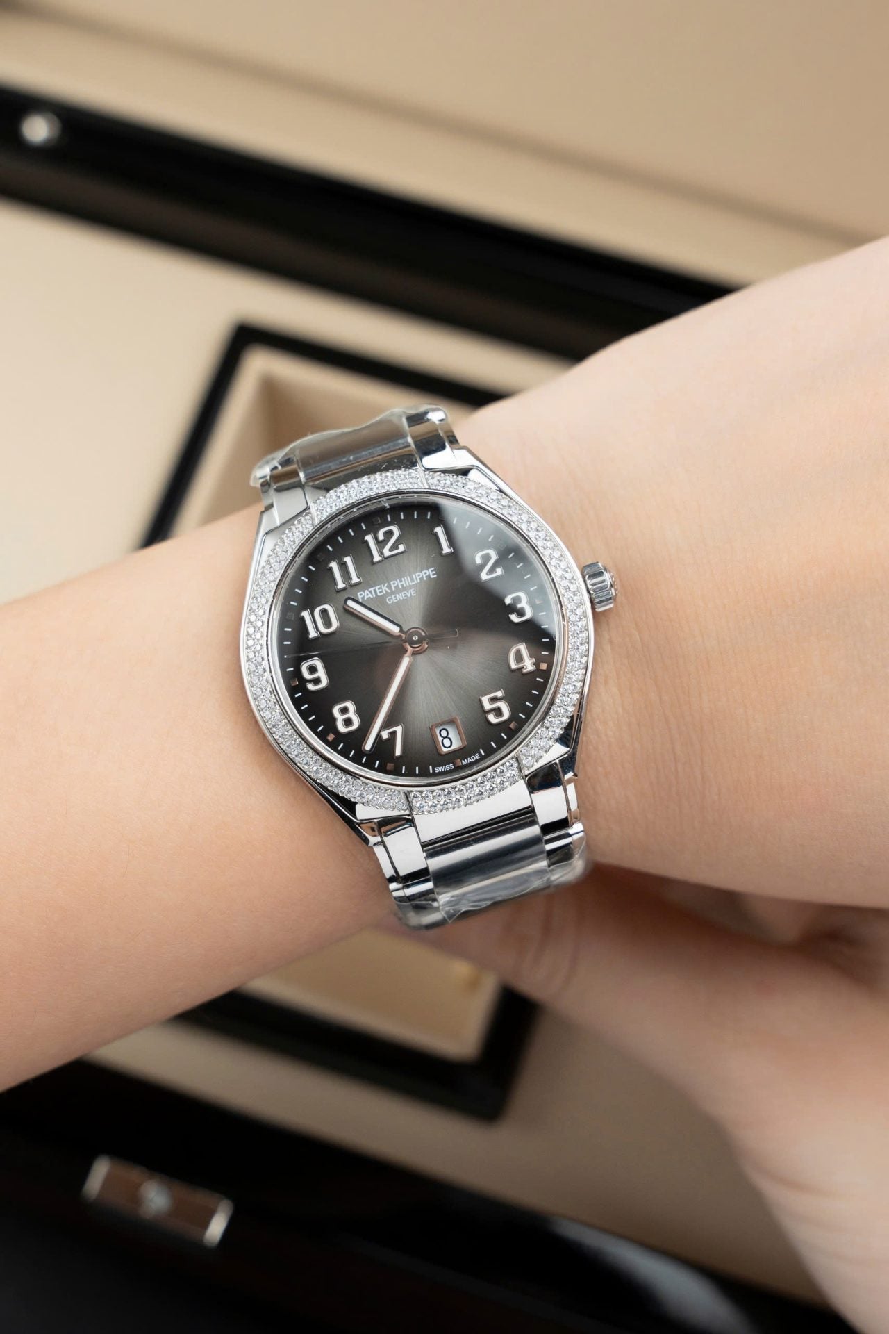 Patek Philippe Replica Watches Twenty 4 7300 Gray Dial Metal Wire 36mm