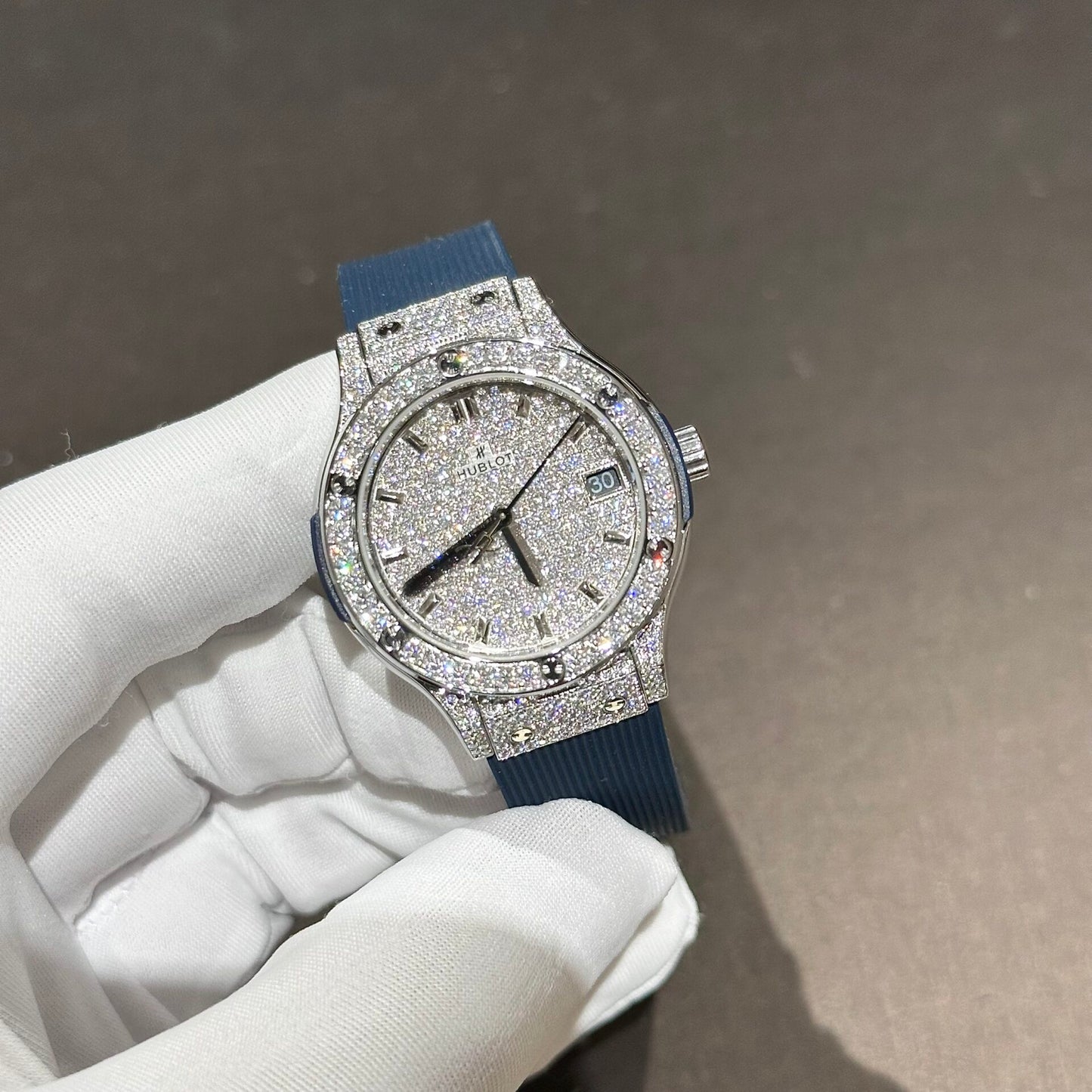 Hublot Classic Fusion Replica Watch Blue Rubber Strap Moissanite Diamond 33mm