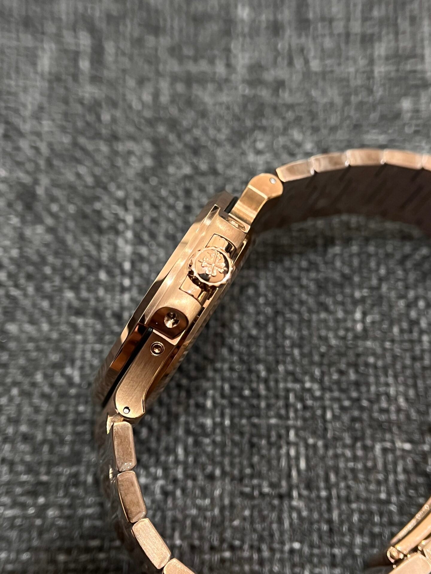 Patek Philippe Nautilus 5712R Replica Watch Rose Gold Chocolate Dial 40mm