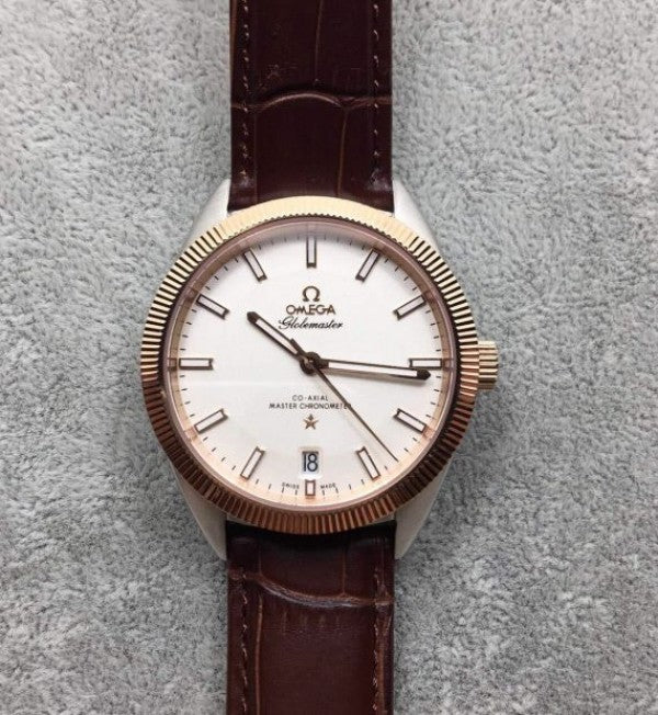 Replica Omega Globemaster Master Chronometer White Dial RG Bezel Leather Strap A8913